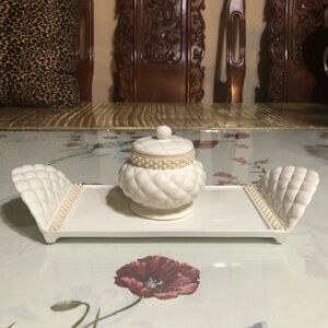 VINTAGE  1999Avon Elegant Vanity Porcelain & Faux Pearl Partial Set